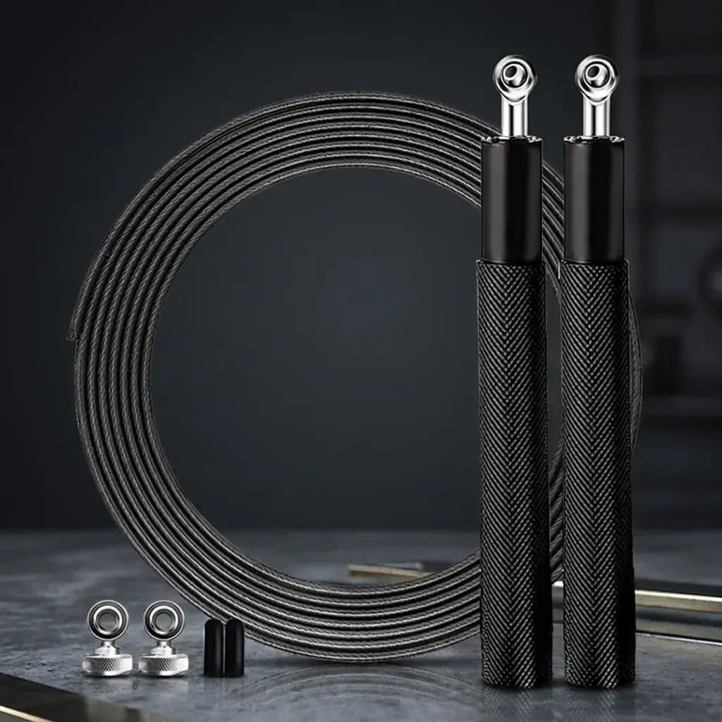Lazo ajustable para saltar con mangos de aluminio y rodamientos de precisión. Ideal para CrossFit, cardio, HIIT, fitness y entrenamiento funcional.