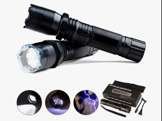 Linterna LED recargable portátil de alta potencia. Diseño resistente, carga fácil y luz potente ideal para uso nocturno y emergencias.