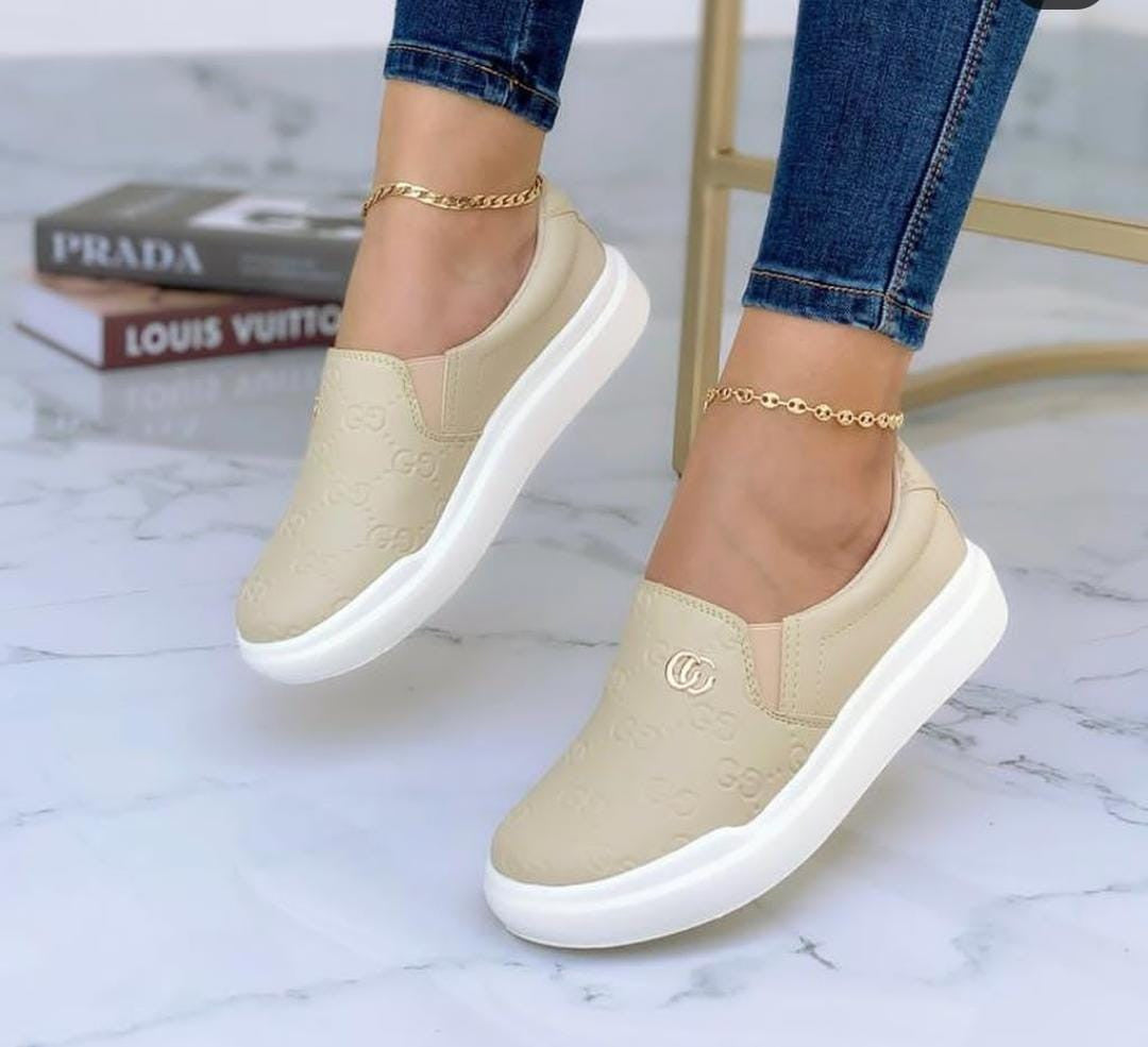 Compra mocasines mujer tipo slip on, cómodos y elegantes con suela antideslizante. Perfectos para uso diario con estilo y confort.
