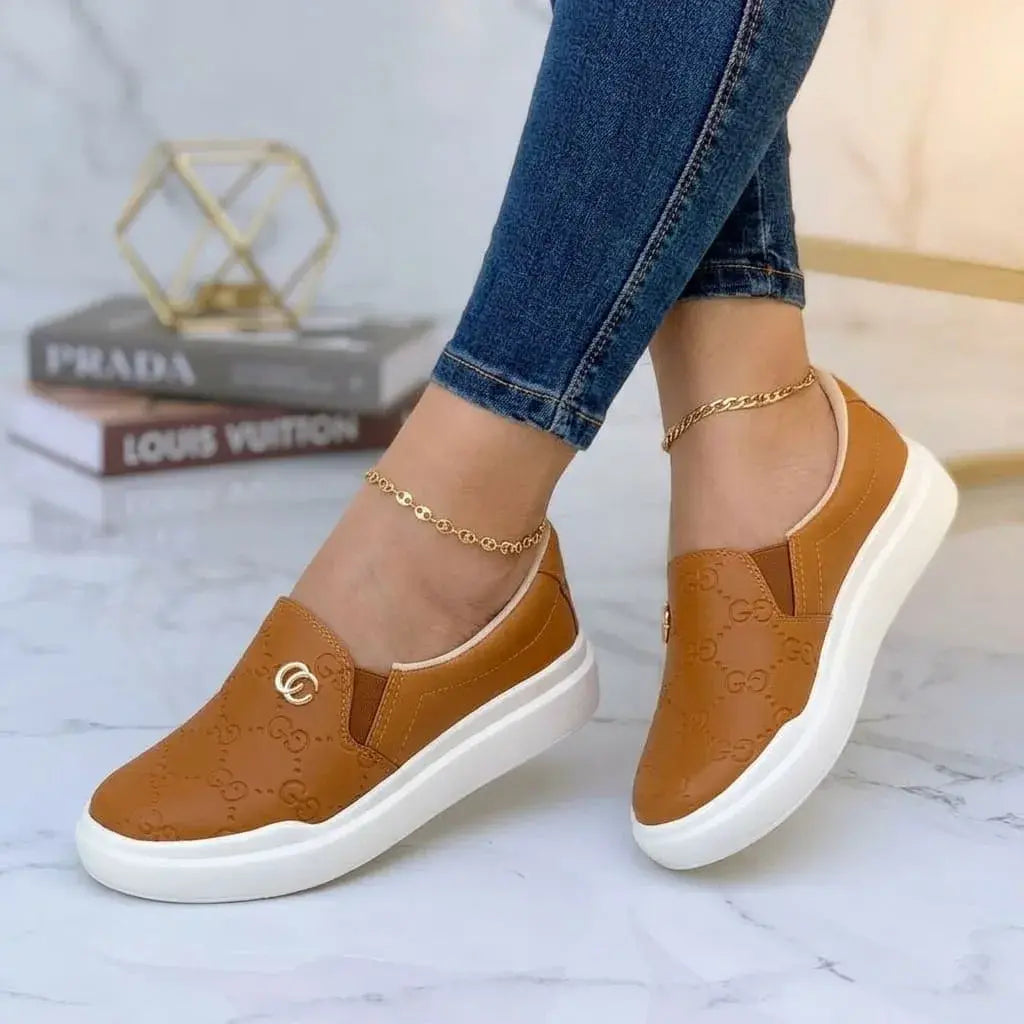 Compra mocasines mujer tipo slip on, cómodos y elegantes con suela antideslizante. Perfectos para uso diario con estilo y confort.