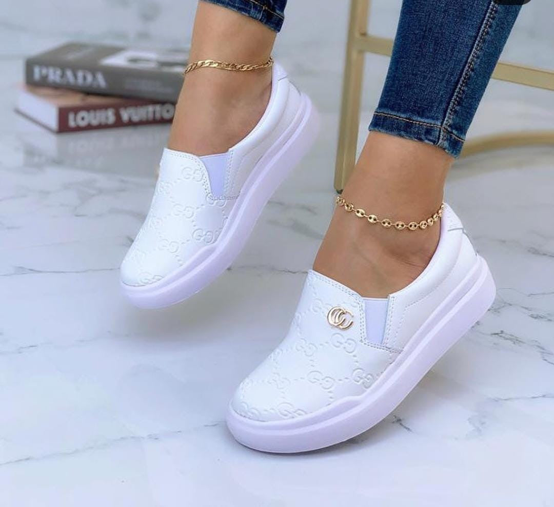 Compra mocasines mujer tipo slip on, cómodos y elegantes con suela antideslizante. Perfectos para uso diario con estilo y confort.