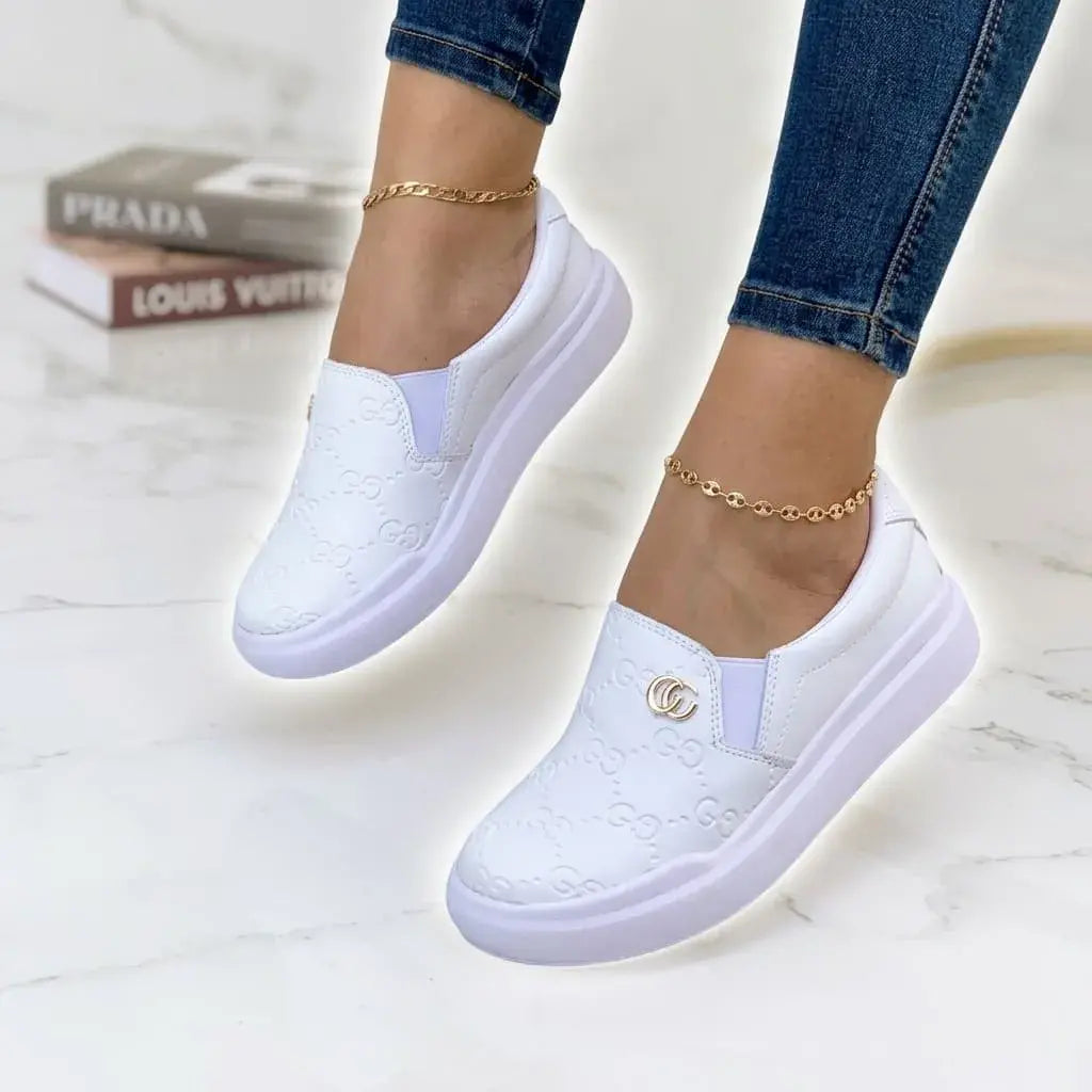 Compra mocasines mujer tipo slip on, cómodos y elegantes con suela antideslizante. Perfectos para uso diario con estilo y confort.