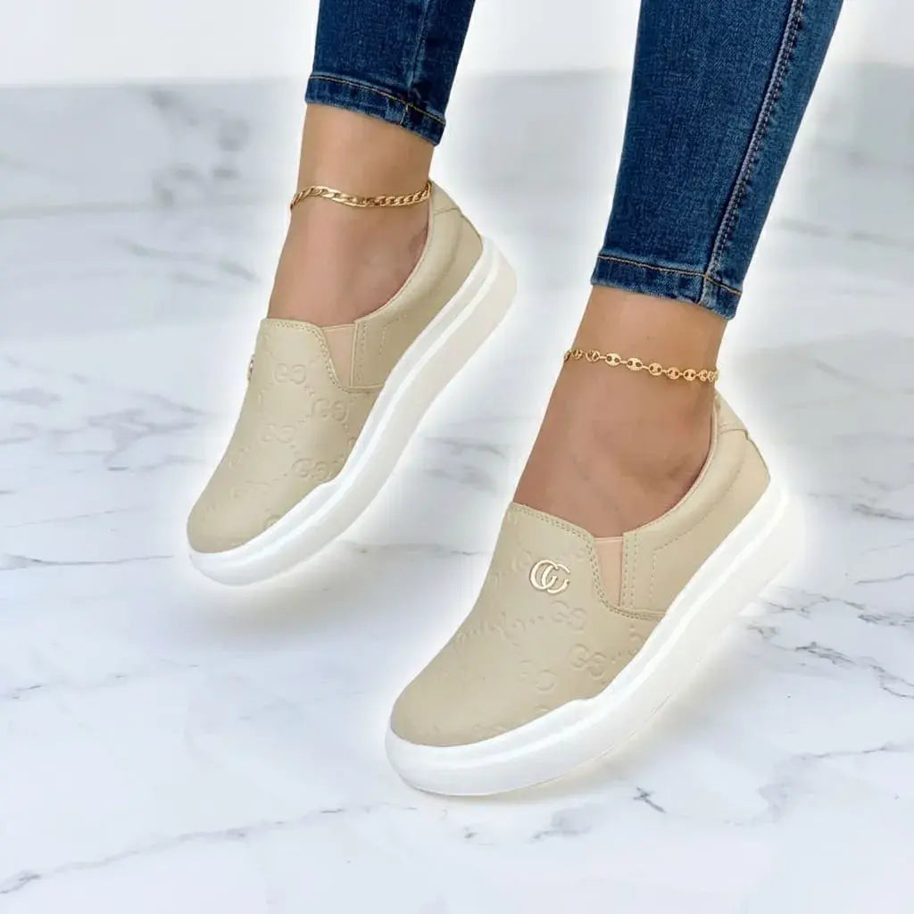 Compra mocasines mujer tipo slip on, cómodos y elegantes con suela antideslizante. Perfectos para uso diario con estilo y confort.