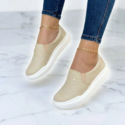 Compra mocasines mujer tipo slip on, cómodos y elegantes con suela antideslizante. Perfectos para uso diario con estilo y confort.