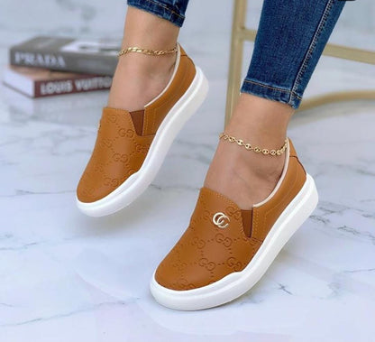 Compra mocasines mujer tipo slip on, cómodos y elegantes con suela antideslizante. Perfectos para uso diario con estilo y confort.