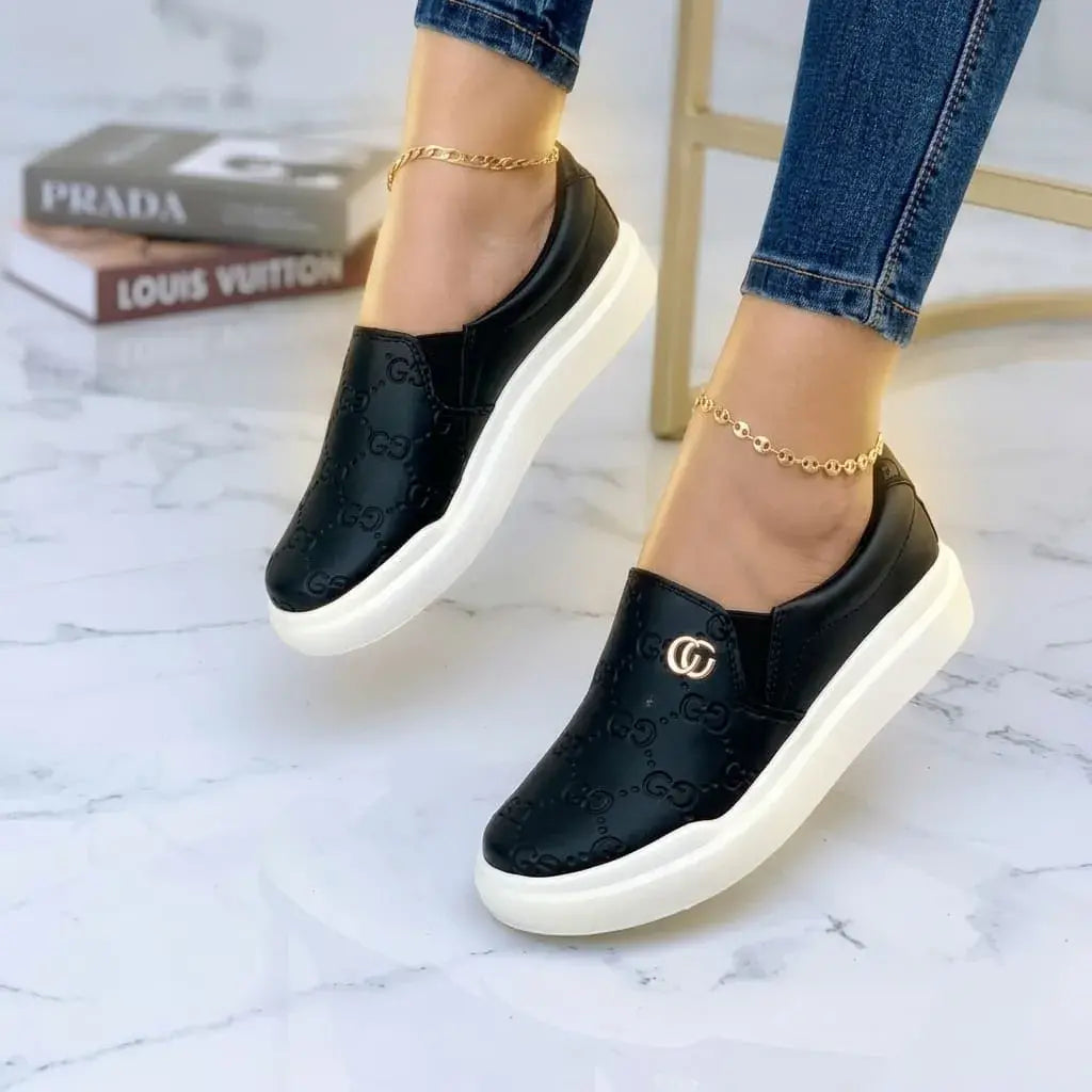 Compra mocasines mujer tipo slip on, cómodos y elegantes con suela antideslizante. Perfectos para uso diario con estilo y confort.