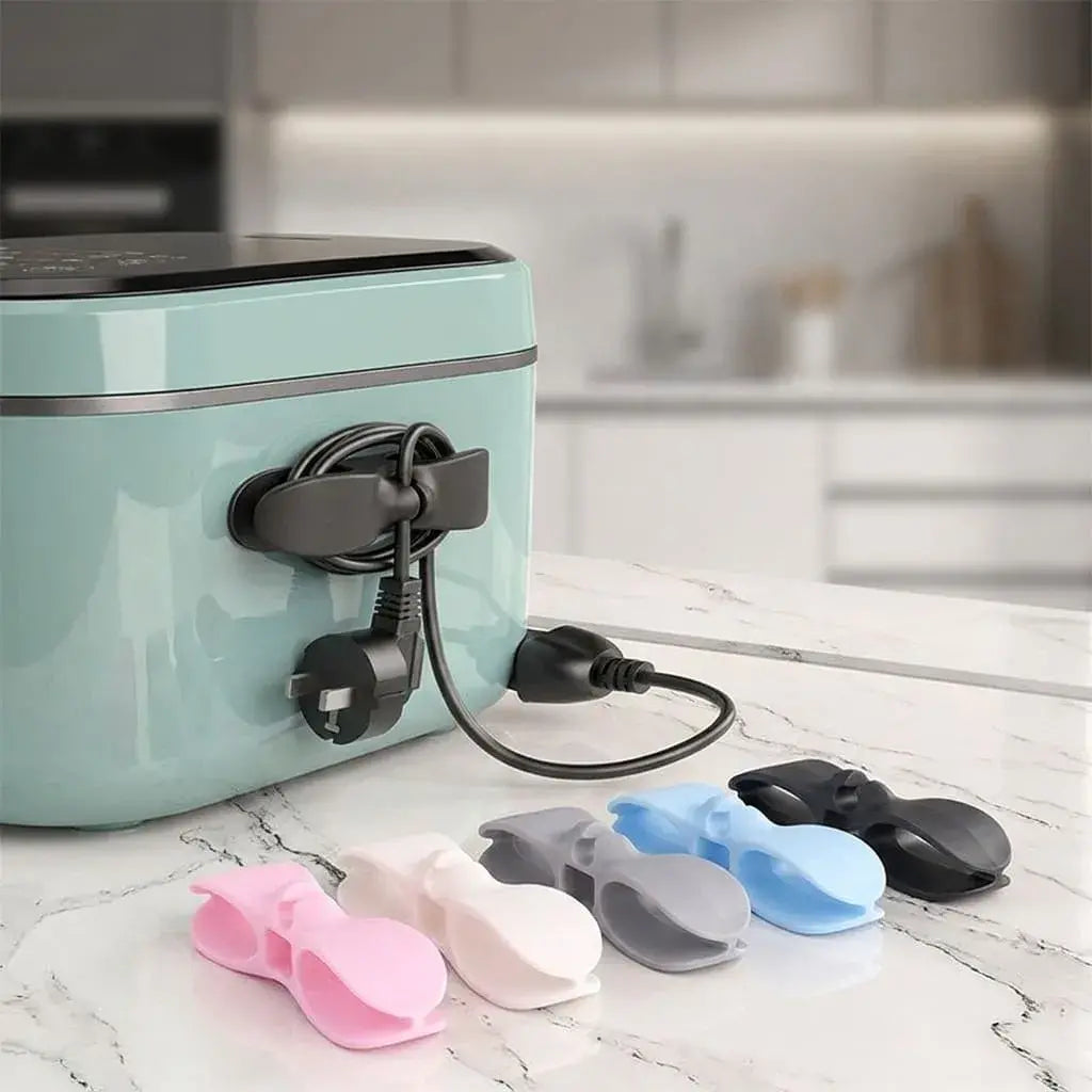 kit de 5 organizadores adhesivos para cables de electrodomésticos, cocina, hogar y oficina. Instalación práctica sin perforación y diseño compacto.