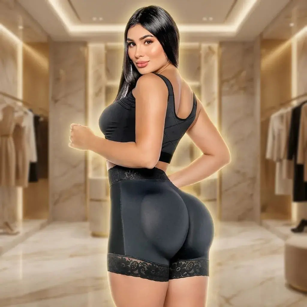 Panty moldeador levanta cola de cintura alta en licra nylon y powernet, con copa prehormada, encaje siliconado y diseño discreto bajo la ropa.