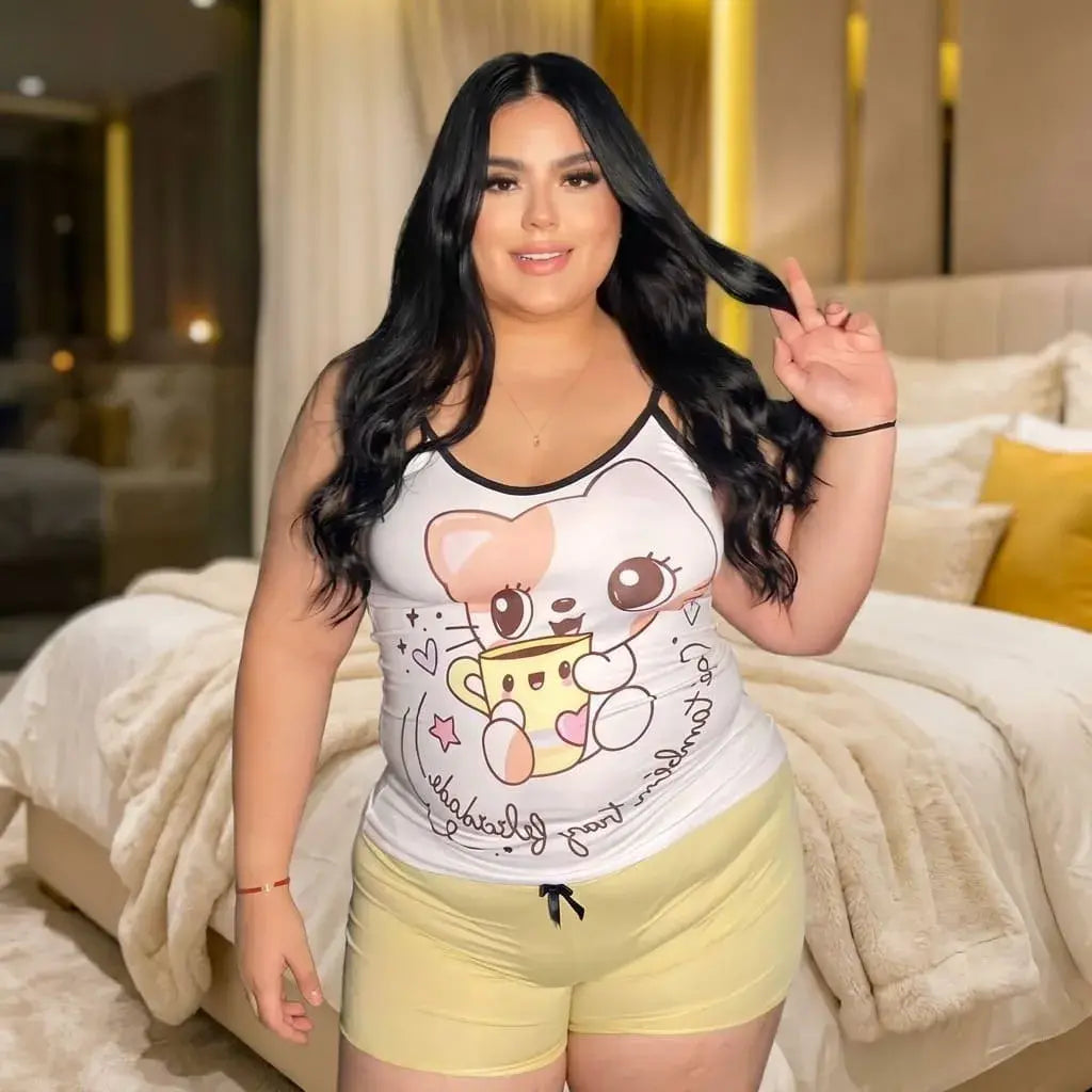 Pijama para mujer talla plus con short amplio y blusa de tiras, elaborada en tela piel de durazno suave, ligera y fresca para dormir o descansar.