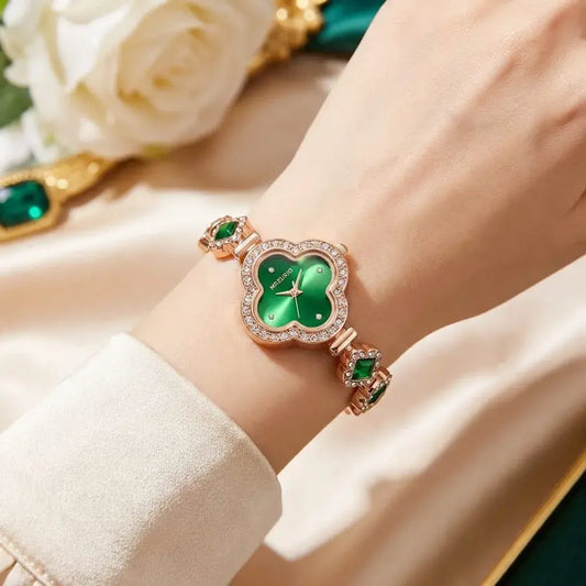 Reloj mujer trébol de cuatro hojas BGD M1329 con movimiento de cuarzo y pulsera metálica. Diseño moderno y elegante.