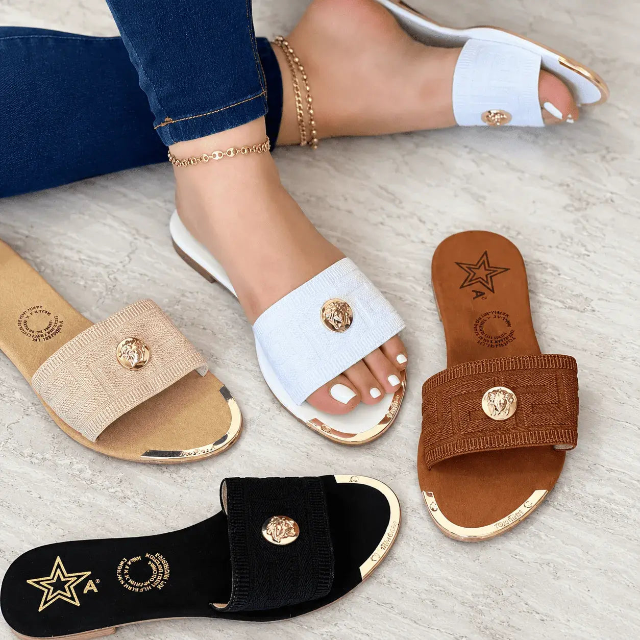 Compra sandalia tipo plana para mujer con diseño elegante, suela PVC antideslizante y plantilla cómoda, ideal para uso diario.