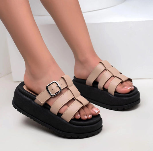 Compra sandalias Antorima para mujer con suela en PVC ligera y plantilla confort, cómodas y prácticas para uso diario y estilo casual.