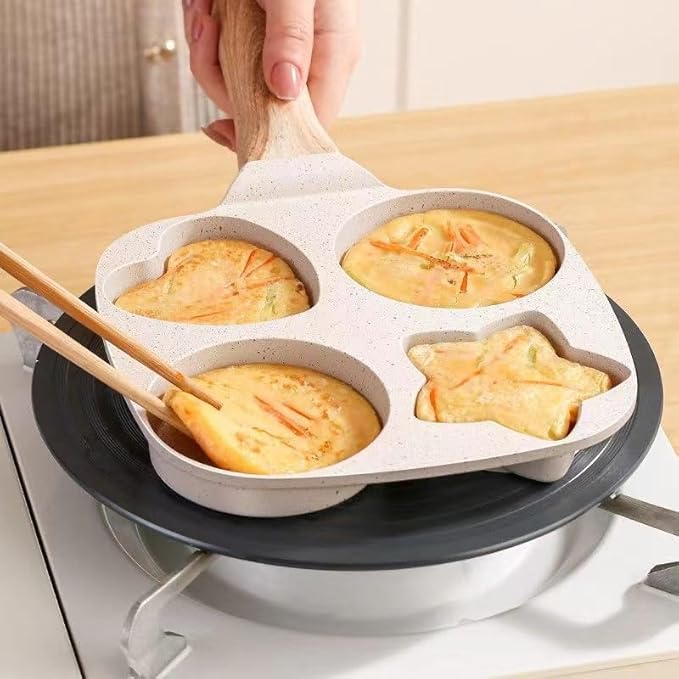 Sartén antiadherente blanco 4 en 1 para huevos, panqueques, arepas y hamburguesas. Cuenta con cuatro compartimientos de corazón, estrella y círculo para comidas rápidas y creativas.