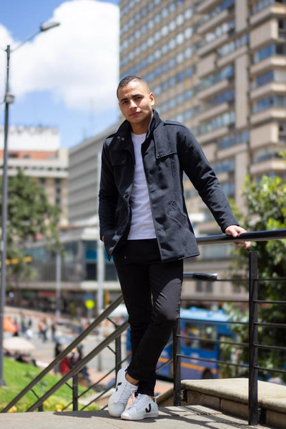Compra semi gabán formal Grecia en paño suave, disponible en tallas S a XL. Elegancia y abrigo ligero con envío rápido en Colombia.