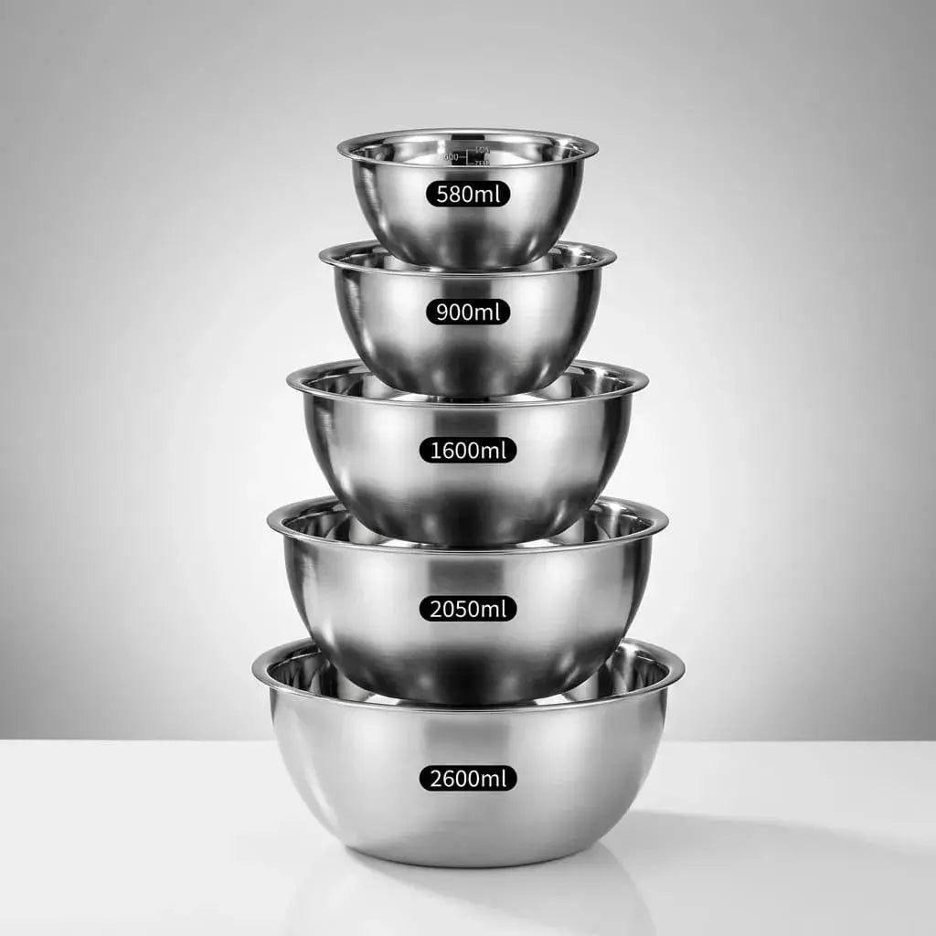Set de 5 bowls ensaladeras en acero inoxidable con capacidades de 580 ml a 2600 ml. Resistentes, fáciles de limpiar e ideales para preparar y servir alimentos.