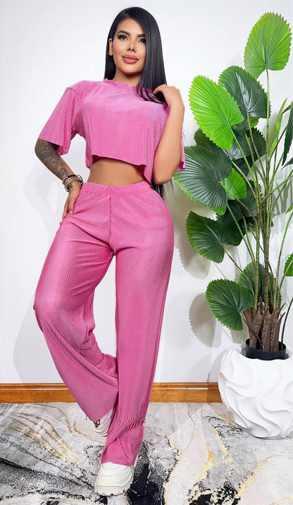 Compra Set Alice Clásico con camiseta, talla única ajustable a 6, 8 y 10. Moda femenina versátil con envío rápido en Colombia.