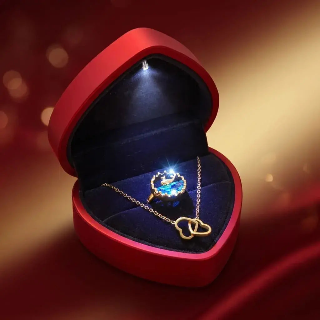 Set de collar y anillo ballena para mujer con caja corazón LED. Incluye anillo ajustable y collar inspirado en el mar, ideal para aniversarios, cumpleaños y regalos especiales.