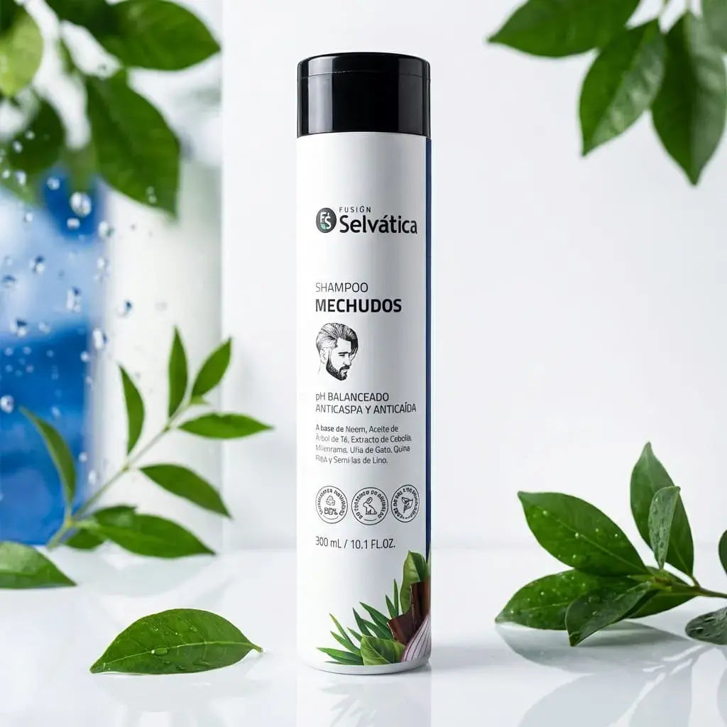 Shampoo para hombres con fórmula natural que ayuda a mantener el cuero cabelludo limpio, equilibrado y el cabello fuerte, libre de caspa y con aspecto saludable.
