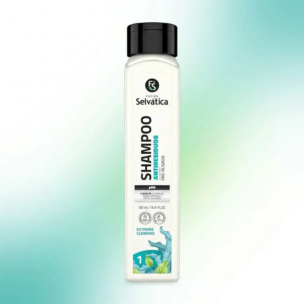Shampoo antiresiduo pH 8 para limpieza profunda del cabello, elimina residuos y prepara la fibra capilar para procesos de alisado más efectivos.
