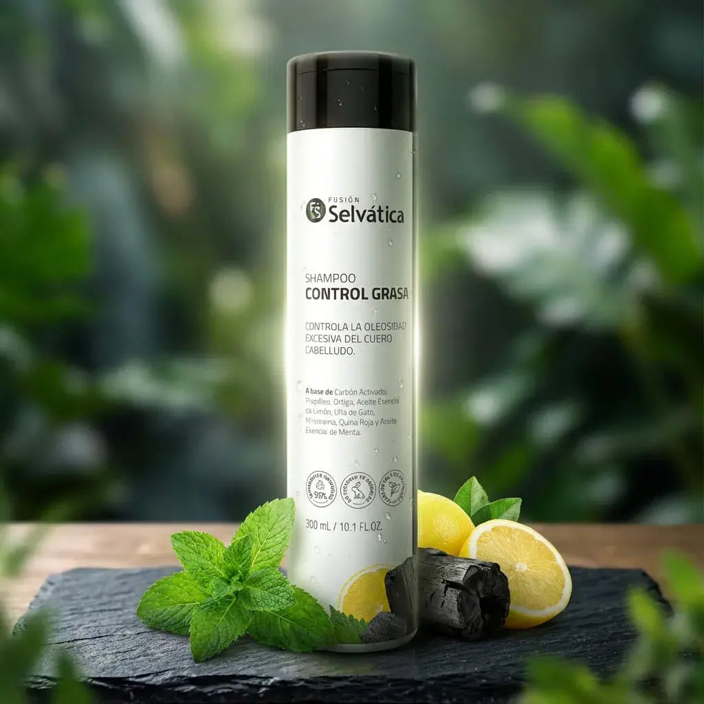 Shampoo para cabello graso con carbón activado que purifica, controla la grasa y deja el cabello fresco, ligero y equilibrado, ideal para uso frecuente.