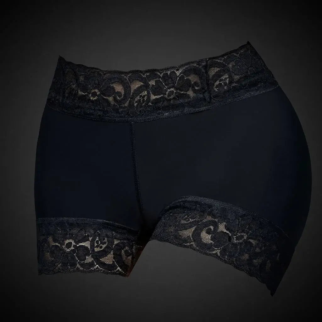 Short Cachetero para Dama en licra nylon suave y elástica. Prenda interior cómoda, discreta y resistente con blonda en pierna y abdomen, tallas S a 3XL.