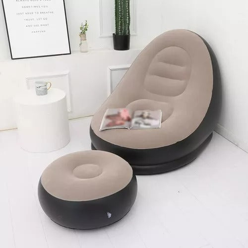 Sillón inflable portátil con reposapiés integrado, fabricado en PVC resistente al agua, fácil de inflar, plegable y apto para interior, playa, camping, jardín y viajes.