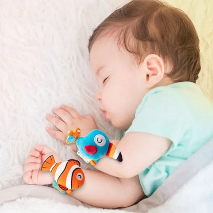 Sonajero de muñeca para bebé con material suave y sonido relajante. Estimula sentidos, coordinación y desarrollo sensorial desde los primeros meses.