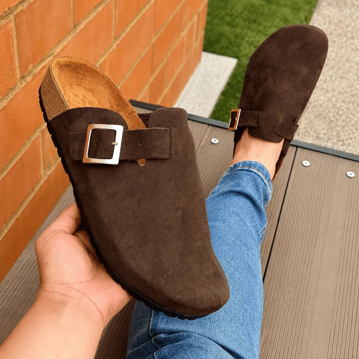 Compra suecos tipo sandalia unisex en cuero, cómodos, resistentes y antideslizantes, ideales para uso diario y caminatas.