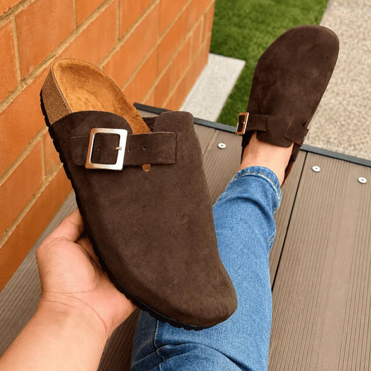Compra suecos tipo sandalia unisex en cuero, cómodos, resistentes y antideslizantes, ideales para uso diario y caminatas.