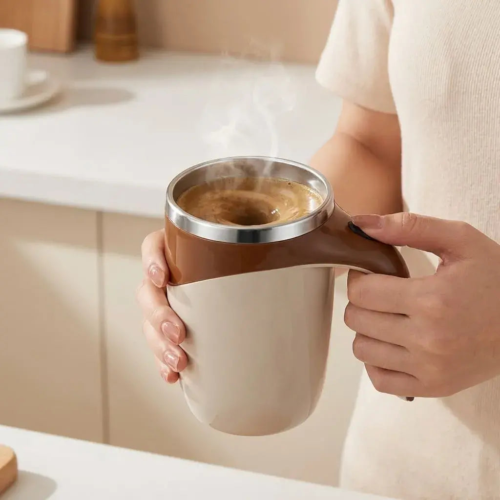 Taza mezcladora automática recargable USB tipo vortex con interior en acero inoxidable. Ideal para café, proteínas, chocolate, té y bebidas en casa, oficina o gimnasio.