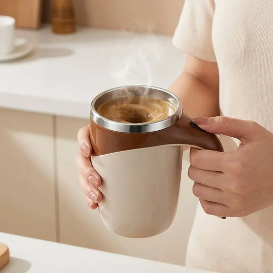 Taza mezcladora automática recargable USB tipo vortex con interior en acero inoxidable. Ideal para café, proteínas, chocolate, té y bebidas en casa, oficina o gimnasio.