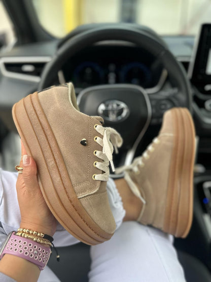 Tenis Bold 2.0 en lince y carnaza con suela expanso crepé ultraliviana cosida. Diseño moderno, resistente y cómodo para uso diario en Colombia.