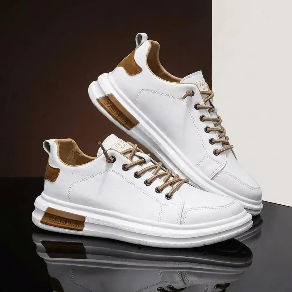 Tenis Colegiales Deportivos Unisex con material sintético resistente y suela inyectada. Calzado escolar cómodo, liviano y fácil de limpiar para uso diario.