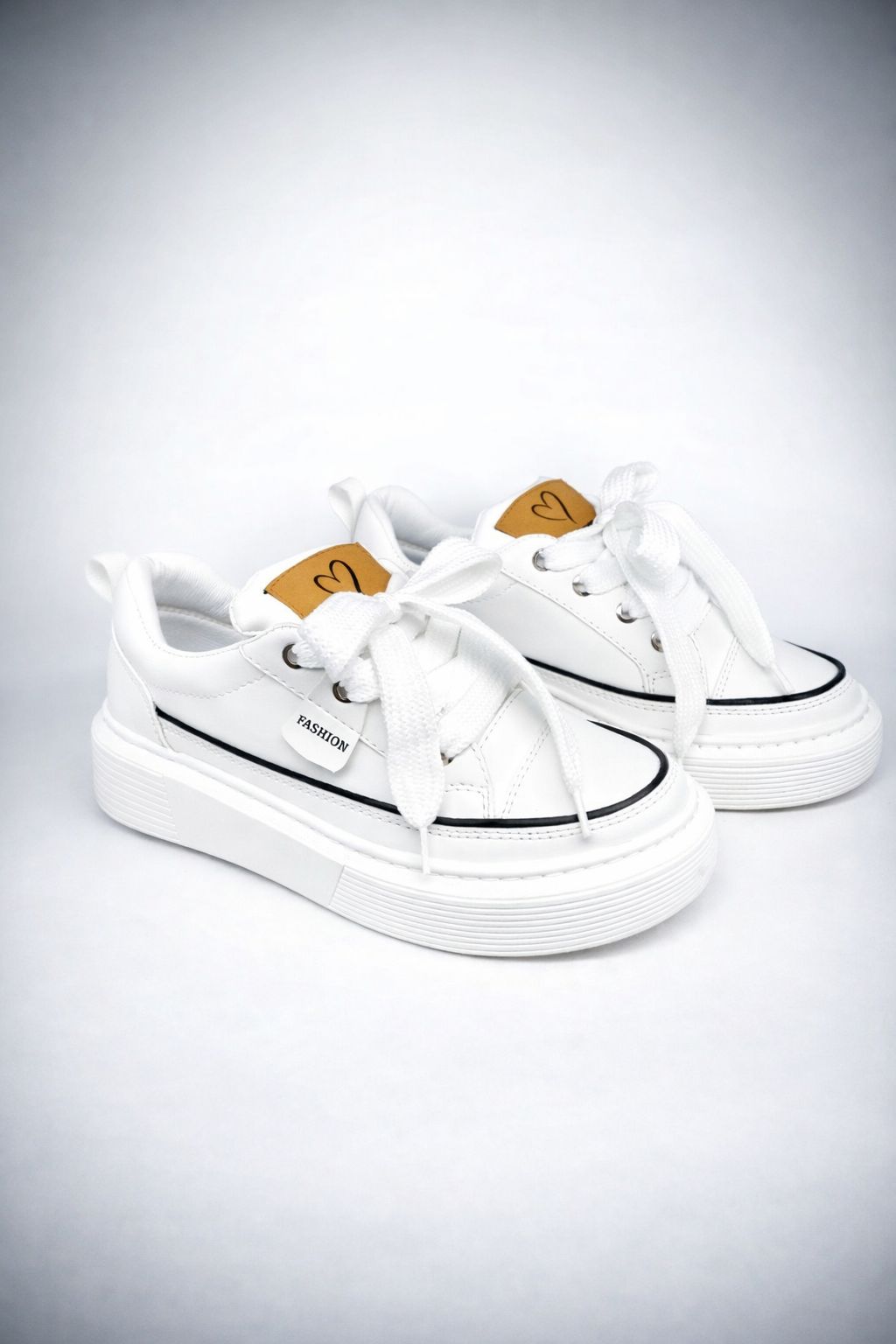 Tenis fashion dama con plataforma chunky, suela EVA ultraliviana y diseño moderno. Cómodos, resistentes y perfectos para uso diario en Colombia.