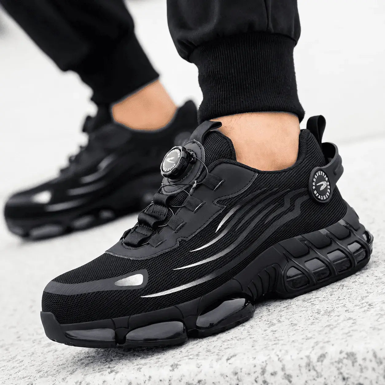 Tenis deportivos para hombre con ajuste rápido tipo perilla sin cordones, diseño transpirable, suela gruesa con amortiguación y buen agarre para caminar, entrenar y uso diario.