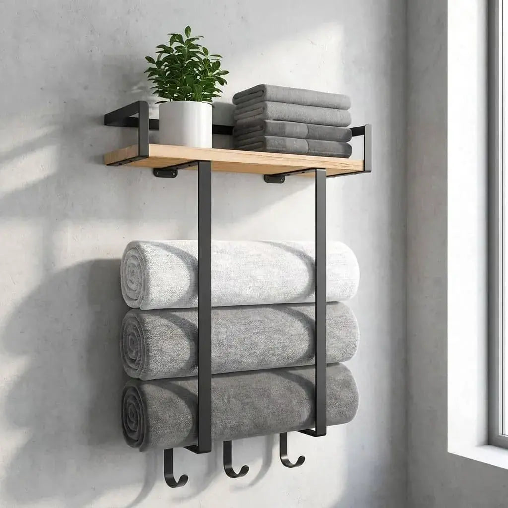 Toallero organizador plegable de pared con repisa de madera y 3 ganchos. Ideal para organizar toallas y accesorios en baños, habitaciones y lavanderías.