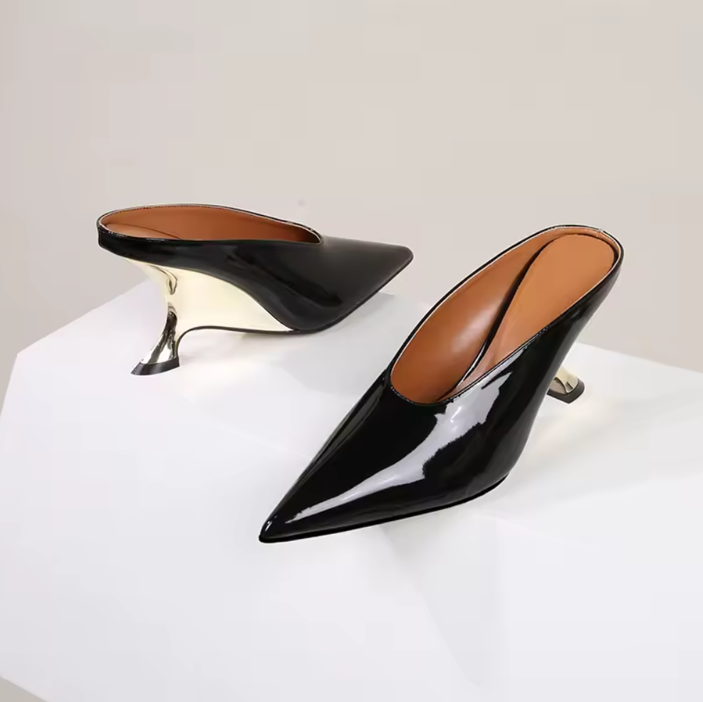 Compra zapatilla Zafiro Luxe para mujer, tacón elegante tipo cúpula, punta fina y diseño mule brillante ideal para eventos y fiestas.