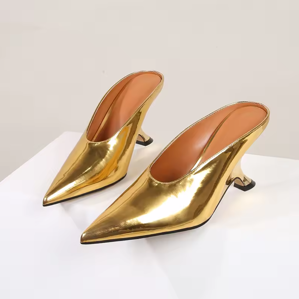 Compra zapatilla Zafiro Luxe para mujer, tacón elegante tipo cúpula, punta fina y diseño mule brillante ideal para eventos y fiestas.
