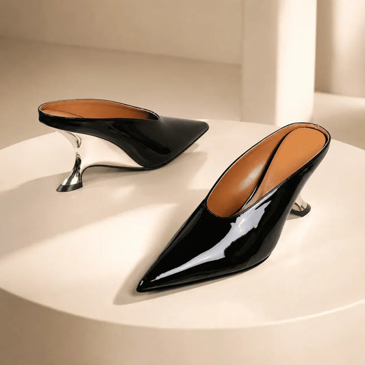Compra zapatilla Zafiro Luxe para mujer, tacón elegante tipo cúpula, punta fina y diseño mule brillante ideal para eventos y fiestas.