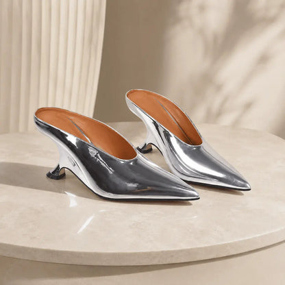 Compra zapatilla Zafiro Luxe para mujer, tacón elegante tipo cúpula, punta fina y diseño mule brillante ideal para eventos y fiestas.