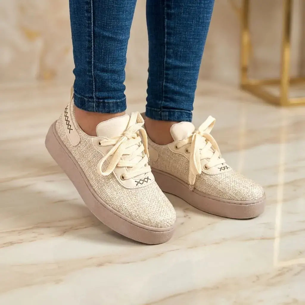 Zapato elegante para mujer con plantilla confort, cordones de algodón, capellada sintética y suela Spanson. Disponible en tallas 35 a 40.