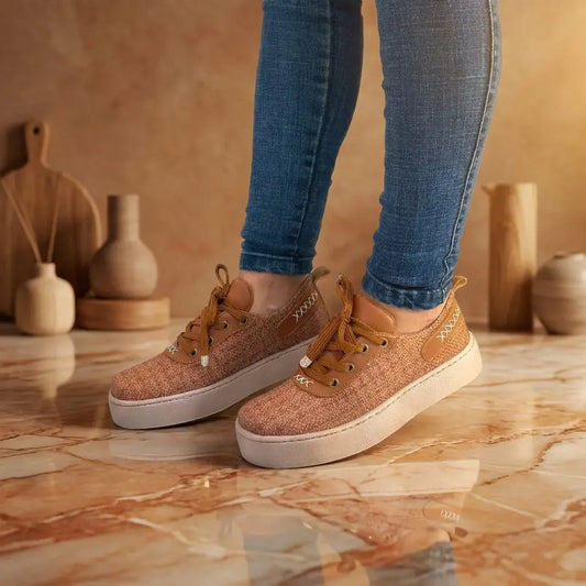 Zapato elegante para mujer con plantilla confort, cordones de algodón, capellada sintética y suela Spanson. Disponible en tallas 35 a 40.