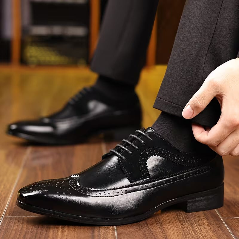 Zapatos casuales negros para hombre con diseño ventilado, cierre de velcro, suela flexible antideslizante y estilo cómodo para oficina, uso diario y eventos casuales.