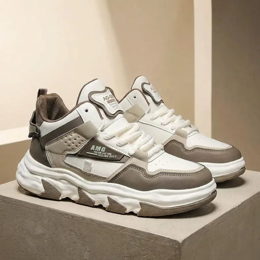 Tenis AMG para hombre importados con exterior en base cuero y suela EVA. Diseño casual y cómodo disponible en tallas EUR 40 a 44.